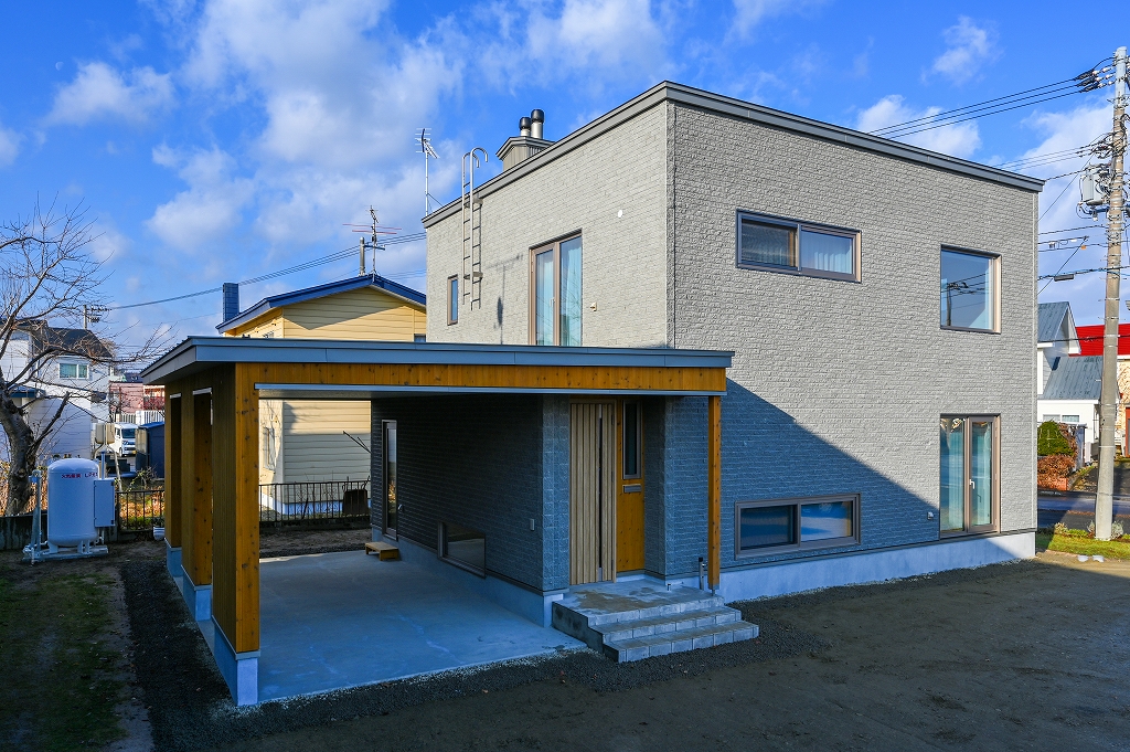 写真：通り土間で繋がる内外空間の家【北広島市・Ｕ邸】(1)