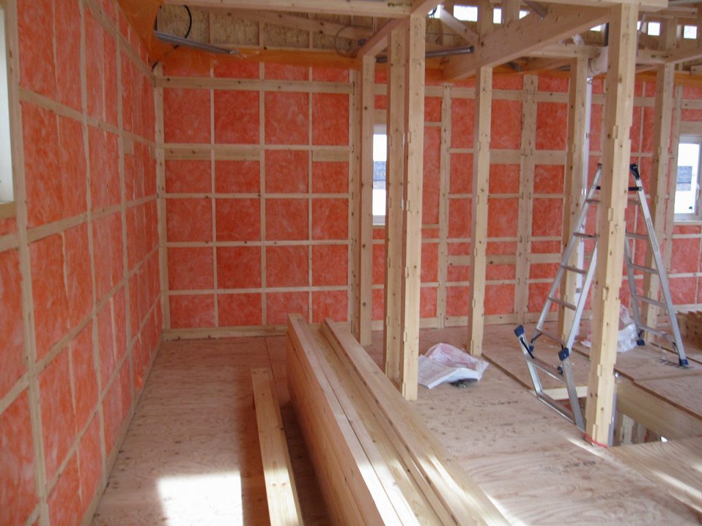 札幌市 南区 A様邸 【石膏ボード下地・パッシブ換気小屋根＆ポーチ板金貼り付け・ポリフィルムシート貼り付け】 | エコットハウス