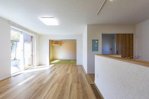 写真：スタイリッシュモダンなコンパクト２世帯住宅【札幌市　Ｓさま邸】(2)